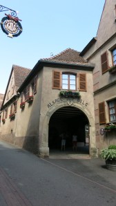 Una de los cientos de bodegas del camino