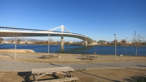 Puente que cruza el Ebro en Deltebre