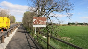 Cartel indicativo de la "granja de cocodrilos"